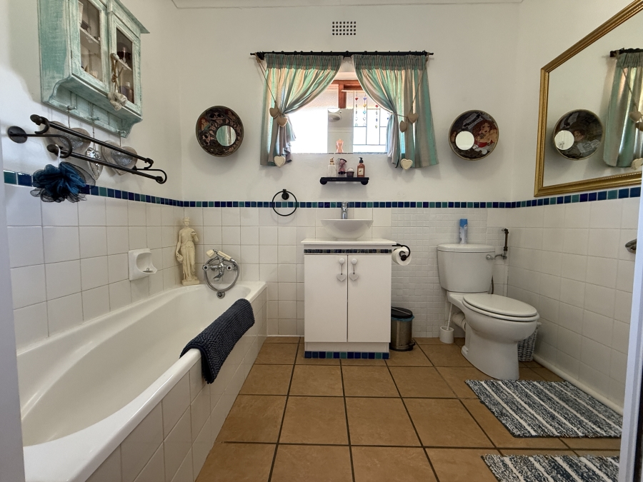 3 Bedroom Property for Sale in Stilbaai Wes Western Cape